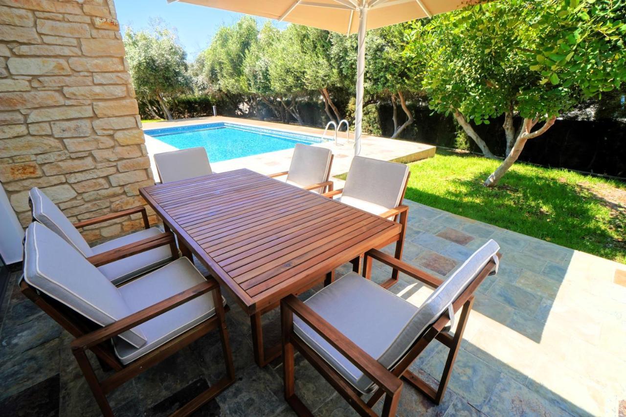 Paphos Olive Grove 4 Bedroom Villa מראה חיצוני תמונה